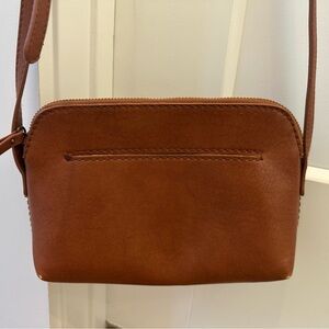Universal Thread Brown Crossbody Bag with Classic Design